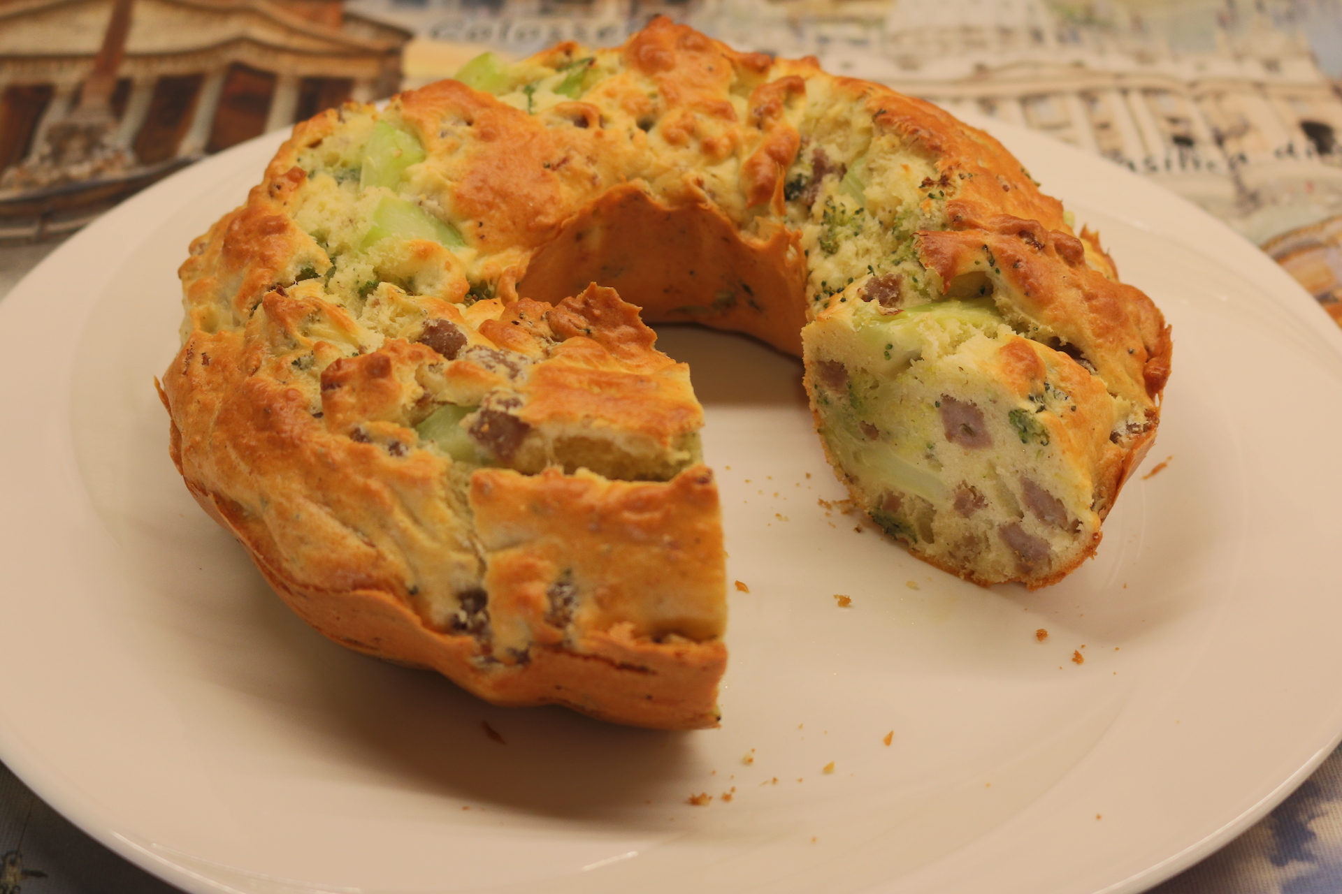 Brokkolis ciambella kolbásszal