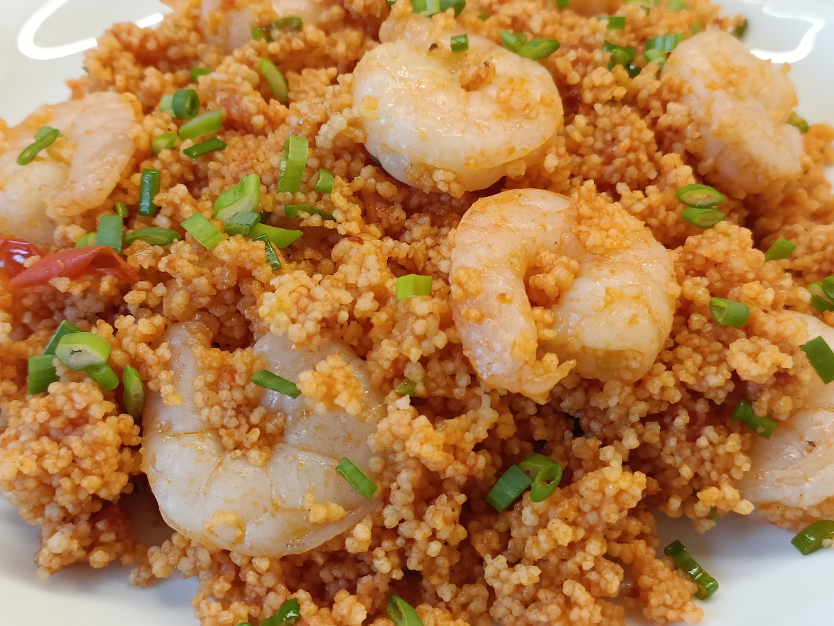 Kuszkusz garnélával és cherry paradicsommal