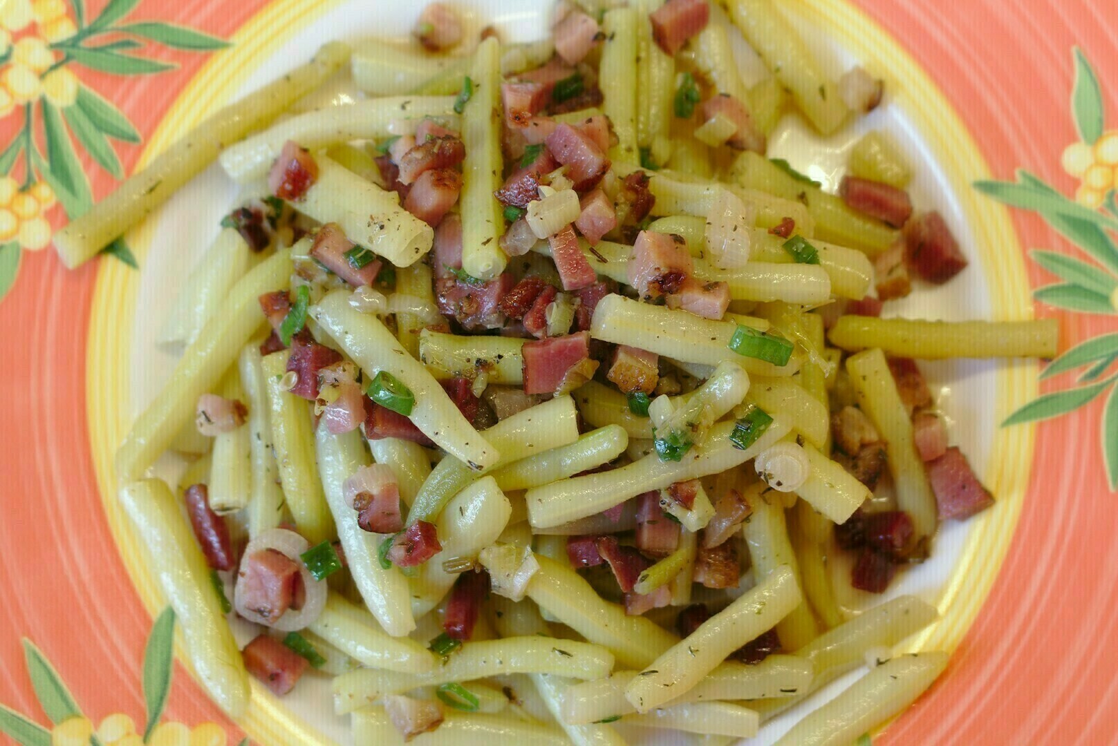 Zöldbab feketeerdei sonkával