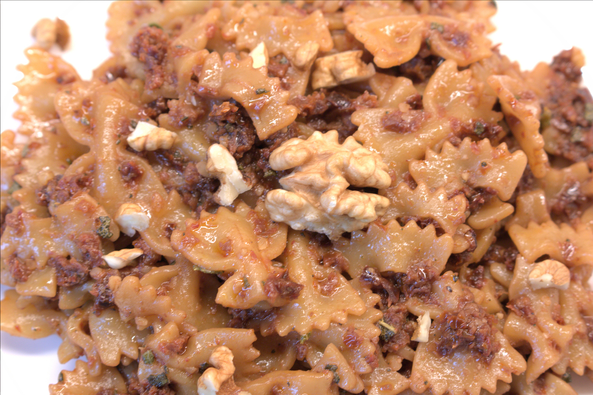 Fusilli zsályás szárított paradicsom pesztóval