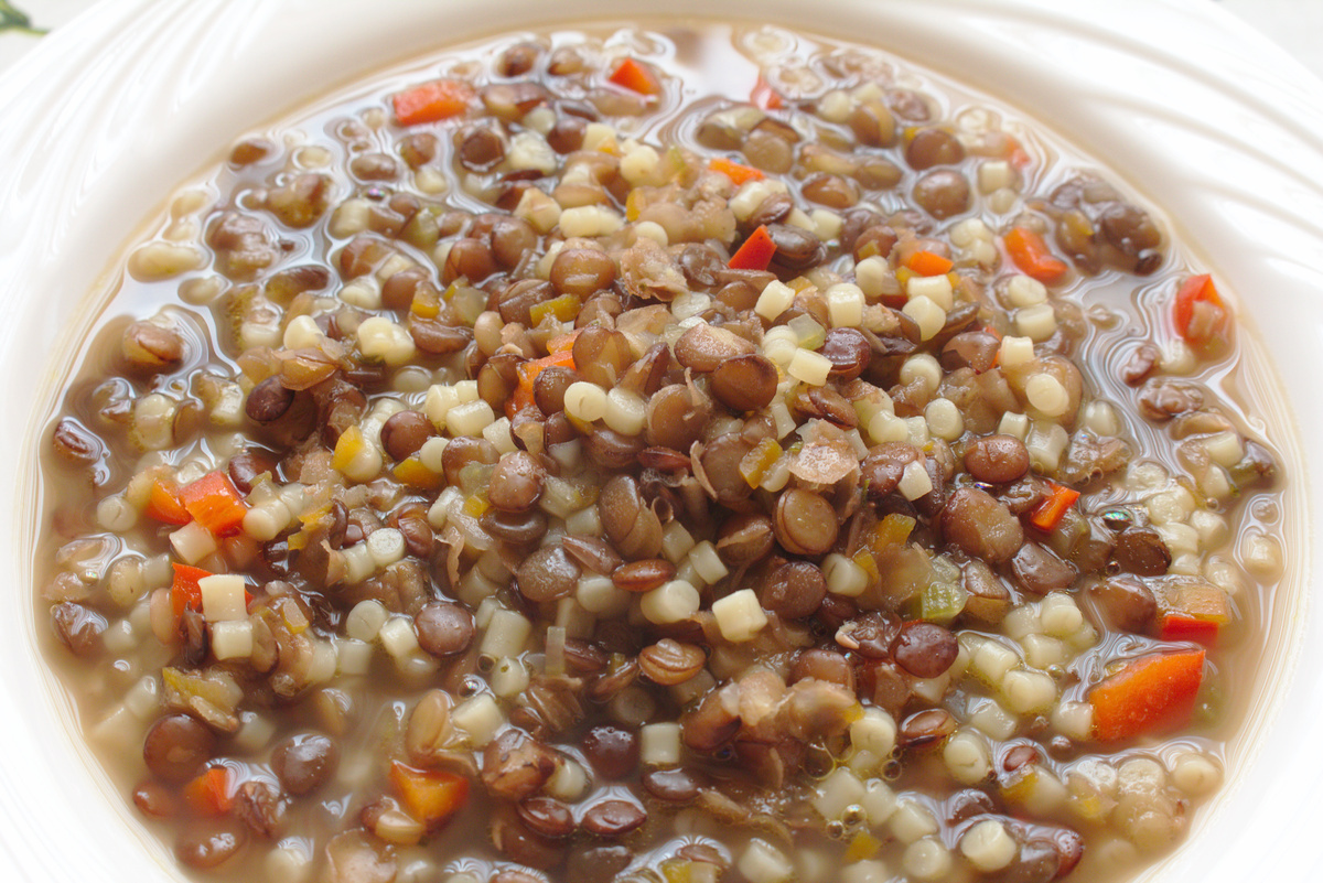 Tarhonyaleves lencsével