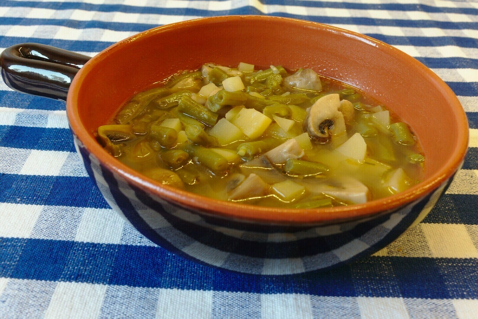 Krumplileves zöldbabbal és gombával