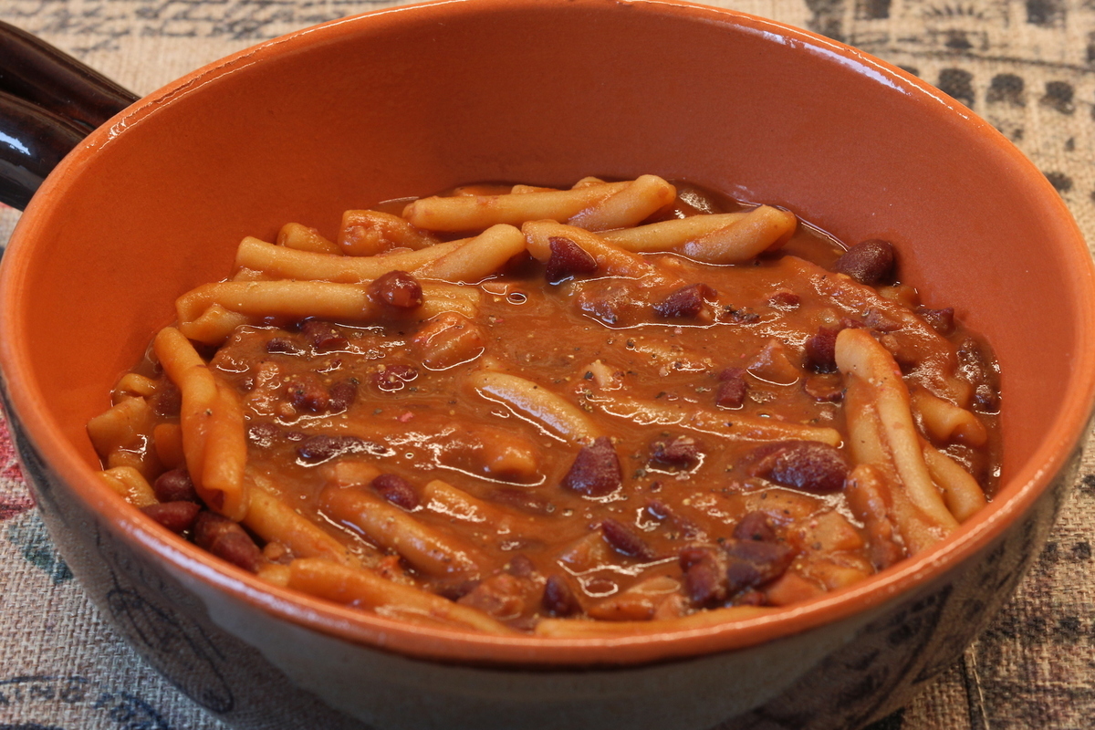 Tészta vörös babbal és pancettával