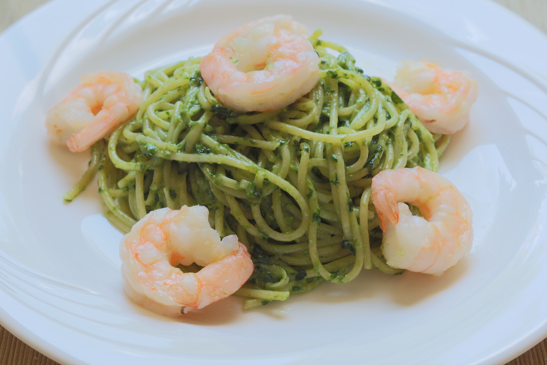 Spagetti genovai pestoval és garnélával