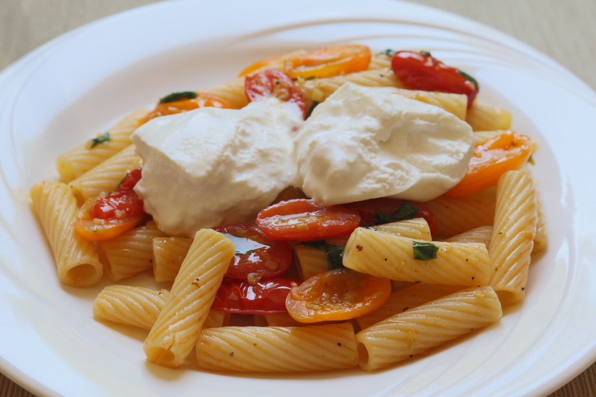 Paradicsomos tortiglioni burrátával