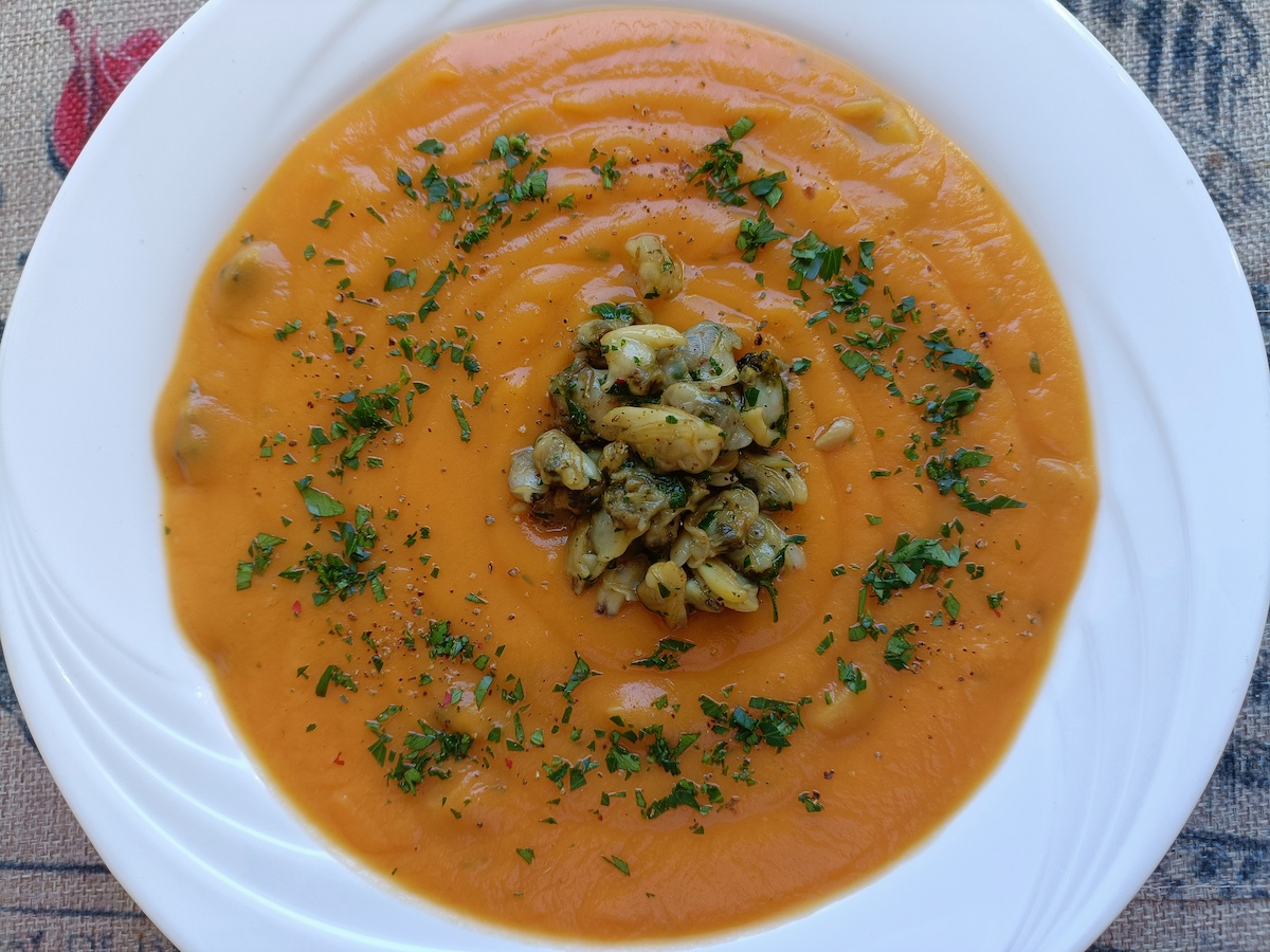 Édesburgonya-krémleves kagylóval