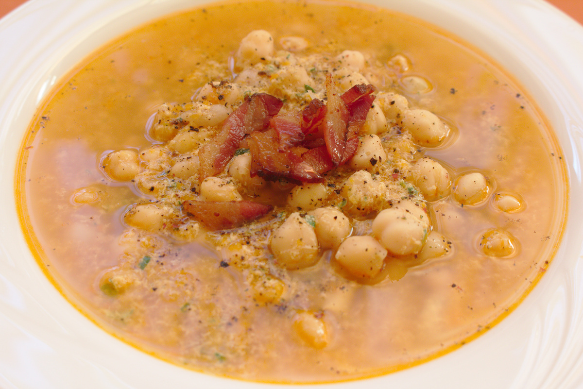 Birkahúsleves csicseriborsóval