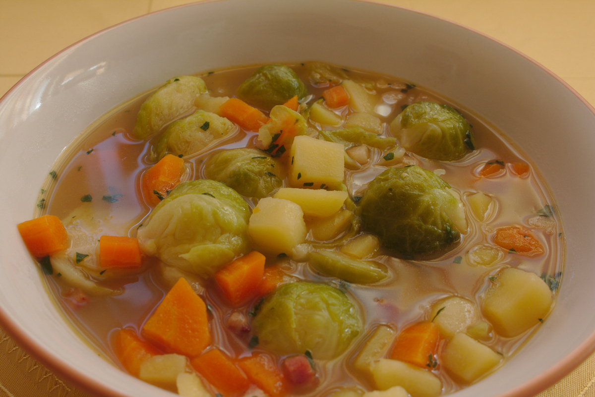 Kelbimbóleves burgonyával