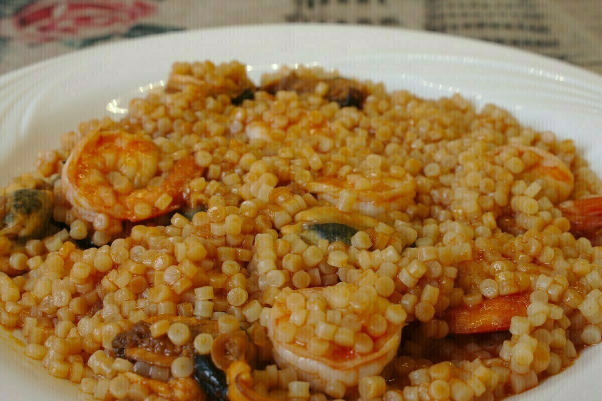 Fregola con gamberi e cozze