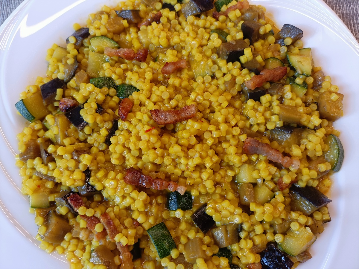 Fregula allo zafferano con verdure