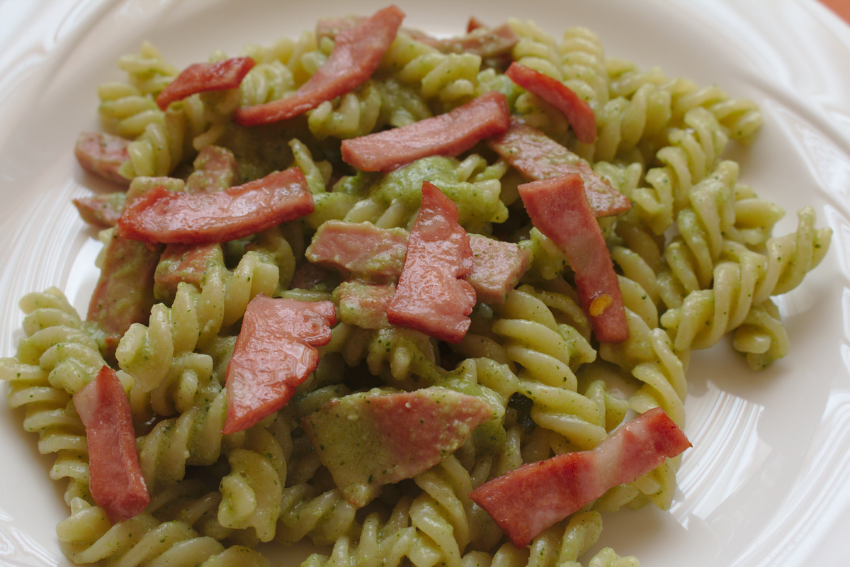 Fusilli con crema di broccoli e mortadella