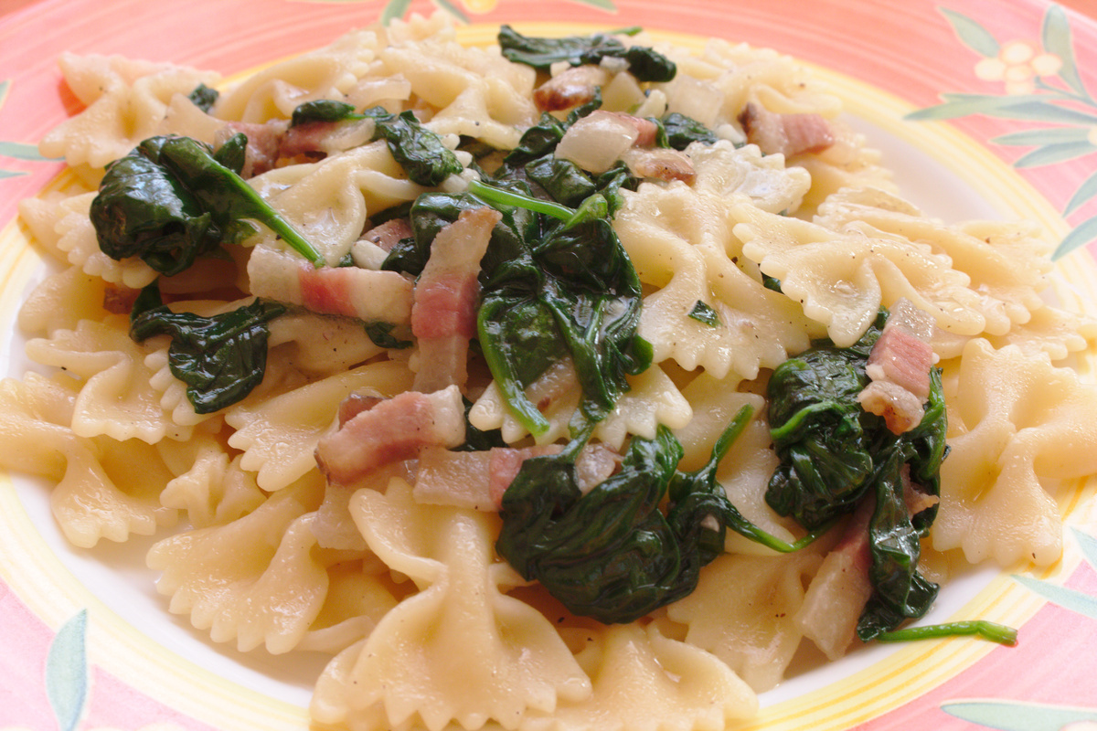 Fusilli con spinaci e guanciale