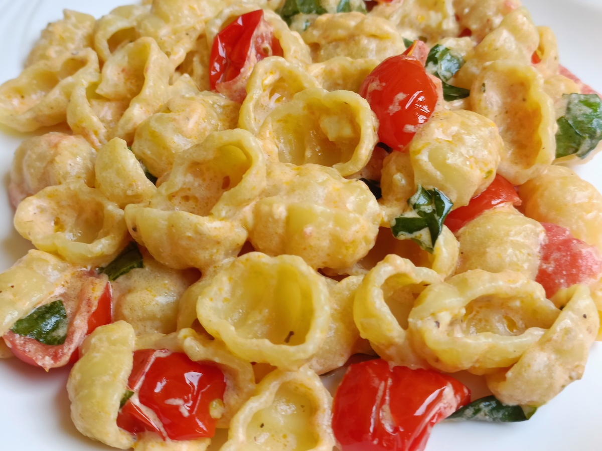 Pasta con feta e pomodorini