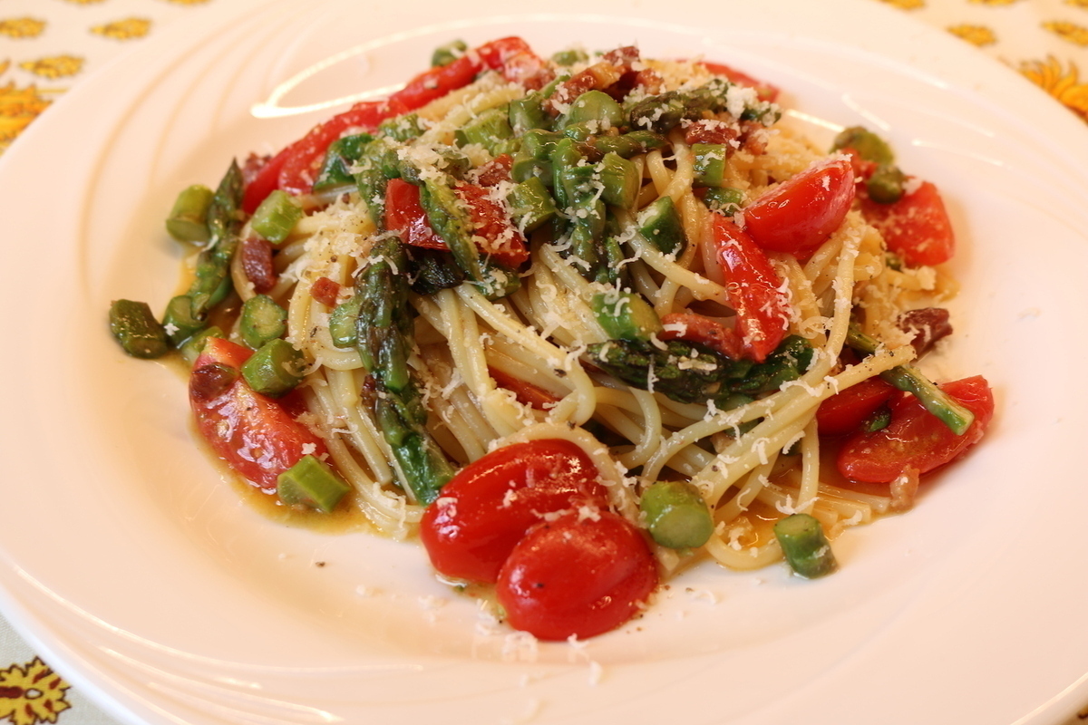 Spaghetti agli asparagi con speck