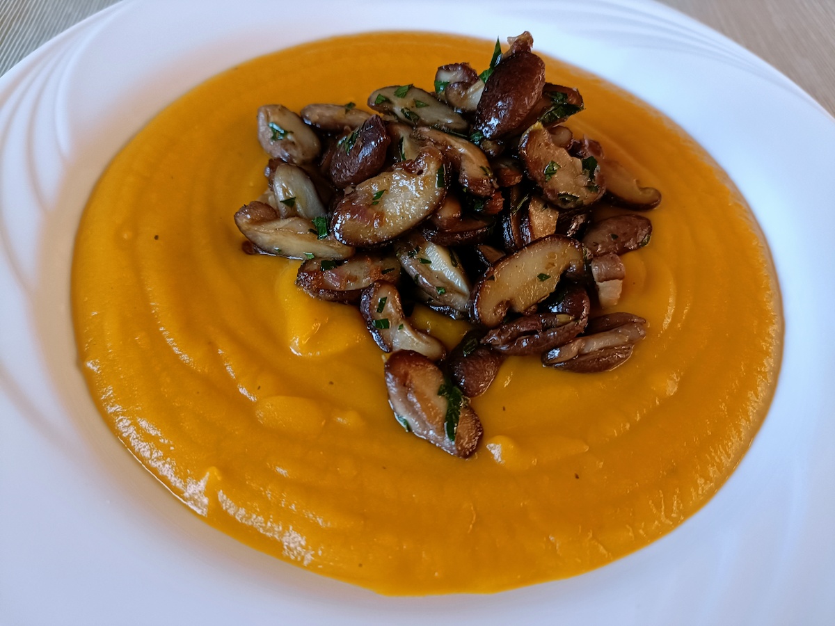 Vellutata di zucca con funghi shiitake